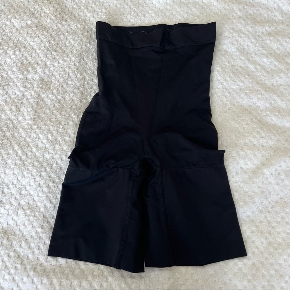 NWOT. Shaping shorts.